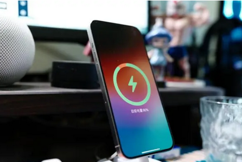 龙海苹果15换屏服务分享用什么充电器给iPhone15充电更好 